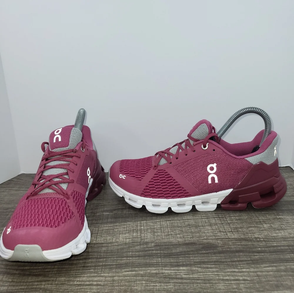 On Cloudflyer 4 Magenta Mulberry Running Shoes Women's Size 7 EUC